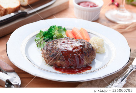 デミグラスハンバーグ 125060793