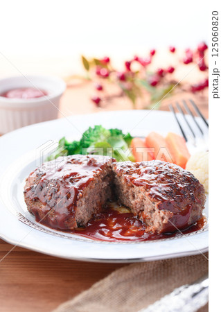 デミグラスハンバーグ 125060820