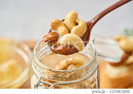 ナッツの蜂蜜漬け|くるみ・アーモンド・カシューナッツ ナッツの蜂蜜漬け|くるみ・アーモンド・カシューナッツ 125061800