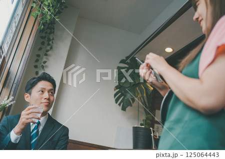 coffee shop 125064443