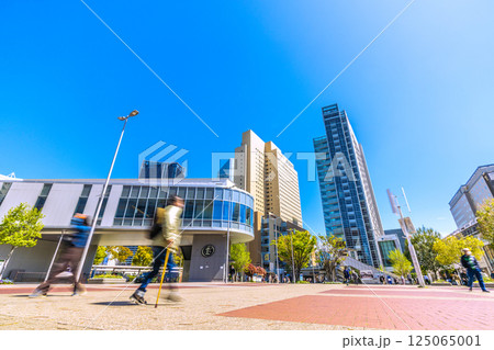 日本の東京都市景観新緑4月。 YOKOHAMA AIR CABIN桜木町駅やビル群などを望む=14日 日本の東京都市景観新緑4月。 YOKOHAMA AIR CABIN桜木町駅やビル群などを望む=14日 125065001