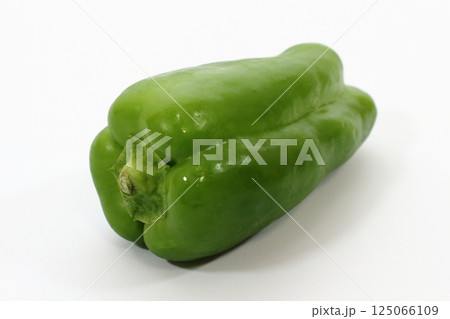 夏の太陽育む、ピーマン 125066109