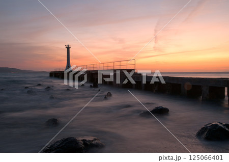 瀬詰崎の夕陽　早崎海峡　長崎　口之津 125066401