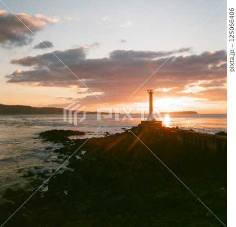 瀬詰崎の夕陽　早崎海峡　長崎　口之津 125066406