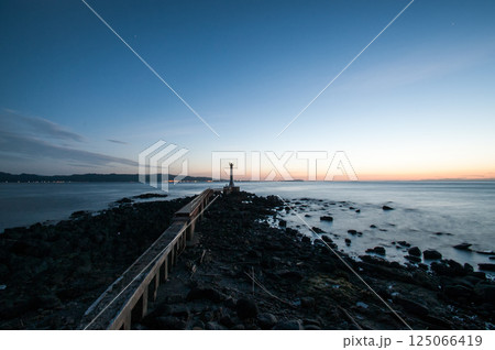瀬詰崎の夕陽 早崎海峡 長崎 口之津 瀬詰崎の夕陽 早崎海峡 長崎 口之津 125066419