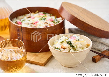 桜の塩漬けを添えた春野菜の混ぜご飯 125067761