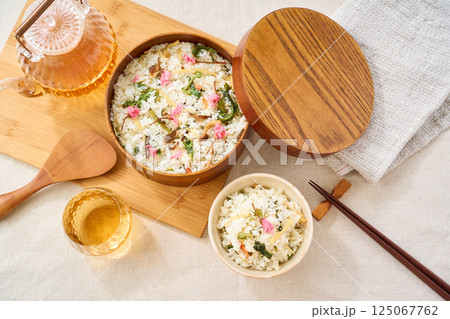 桜の塩漬けを添えた春野菜の混ぜご飯 125067762