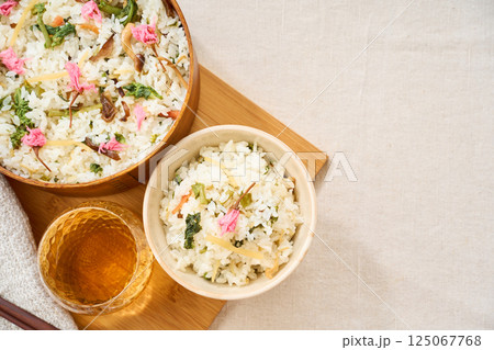 桜の塩漬けを添えた春野菜の混ぜご飯 桜の塩漬けを添えた春野菜の混ぜご飯 125067768
