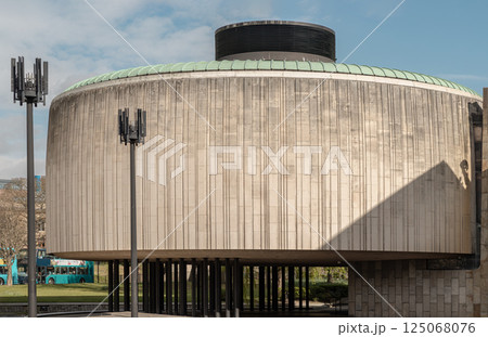 extures and patterns on concrete rotunda cladding of council chamber at Newcastle Civic Centre Building. 125068076