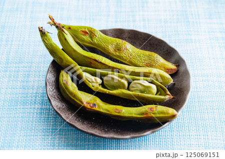 焼きそら豆　さや付き 125069151