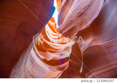 アメリカ・アリゾナ州のロウワー・アンテロープ・キャニオン 125069207