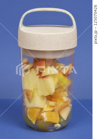 Jar to go with chopped fruit 125070426