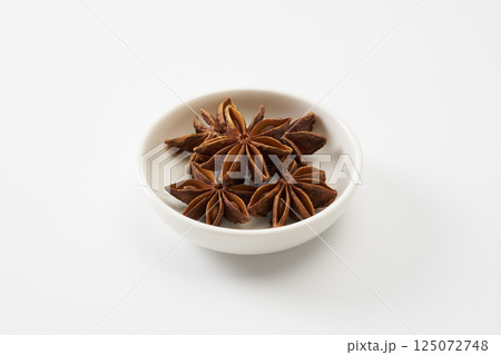 八角　スパイスイメージ 125072748