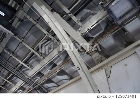 水道橋駅のレール支柱_09 125073401