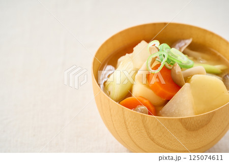 野菜たっぷり・具沢山のお味噌汁 野菜たっぷり・具沢山のお味噌汁 125074611