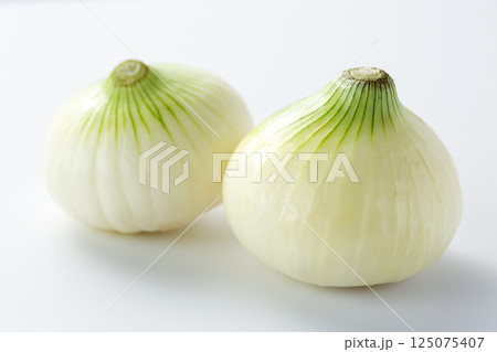 新玉ねぎ 125075407