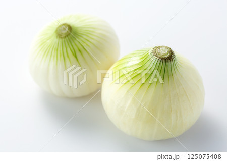 新玉ねぎ 125075408