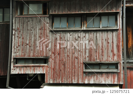 昭和のアパートトイレの外観_02 125075721