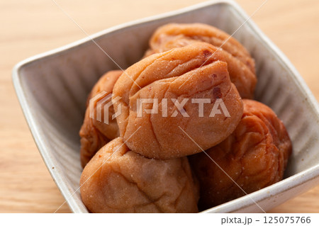 梅干し（紀州南高梅） 125075766