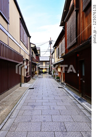 京都花見小路　京都祇園の風景　歴史的環境保存地区　京都観光名所　古い町並み　祇園情緒 125076138