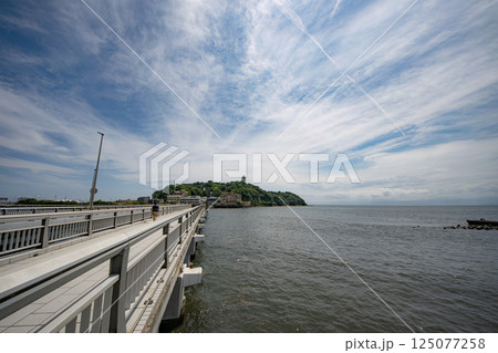伊良部大橋から見た伊良部島 125077258