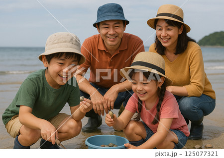 家族で潮干狩り　家族　潮干狩り　千葉　海岸　浦安海岸　木更津海岸 125077321