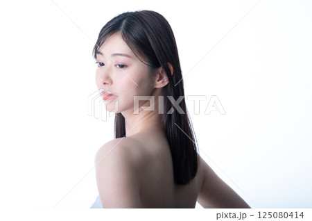 若い女性のビューティーイメージ 125080414