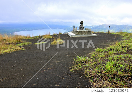 丹沢の甲相国境尾根　鉄砲木ノ頭山頂 125083071