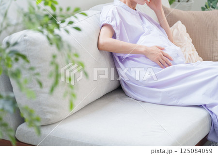 陣痛がきた妊婦 125084059