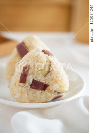 おにぎり 125084244