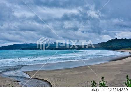 悪天候で荒れた大岐海岸 悪天候で荒れた大岐海岸 125084820