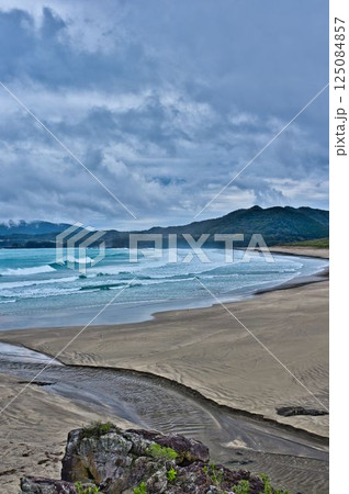 悪天候で荒れた大岐海岸 悪天候で荒れた大岐海岸 125084857