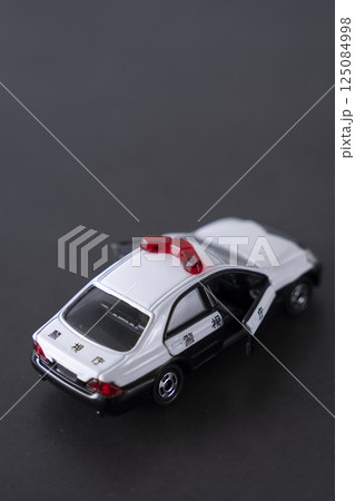 パトカーのおもちゃ 125084998
