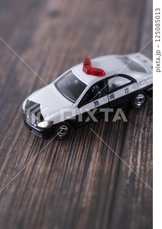 パトカーのおもちゃ 125085013