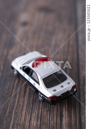 パトカーのおもちゃ 125085021