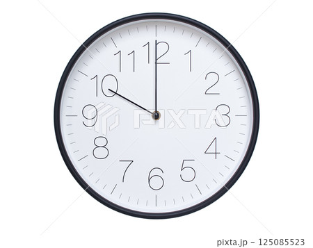 Simple wall clock with black frame and white face displaying 10:00 or 22:00. Ideal for time, schedule, and punctuality themes. Simple wall clock with black frame and white face displaying 10:00 or 22:00. Ideal for time, schedule, and punctuality themes. 125085523