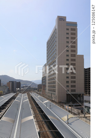 徳島文理大学高松駅キャンパスと高松駅のホーム 125086147