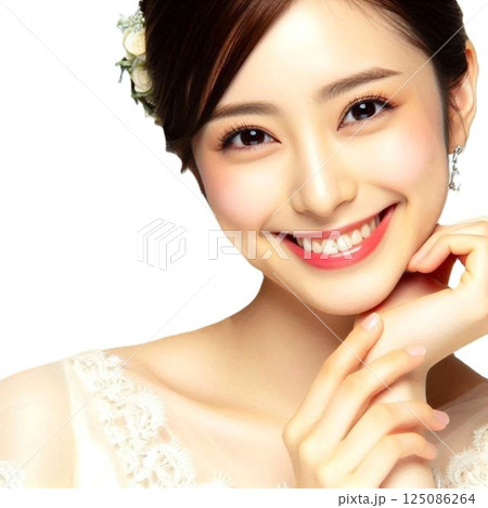 微笑んでいる女性 125086264