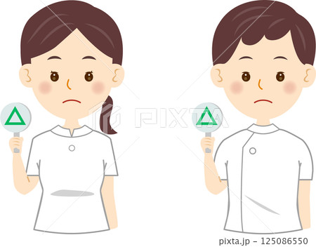 サンカクの札を持った看護師の男女 サンカクの札を持った看護師の男女 125086550