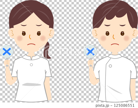 バツの札を持った男女の看護師 125086551