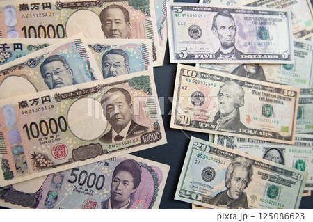 日本円(新札)と米ドル 日本円(新札)と米ドル 125086623