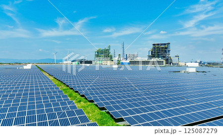 バイオマス発電所と風力・太陽光発電所の風景 空撮 バイオマス発電所と風力・太陽光発電所の風景 空撮 125087279
