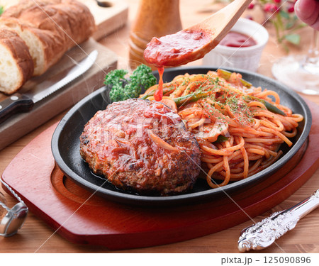 ハンバーグスパゲッティ 125090896