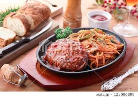ハンバーグスパゲッティ 125090899