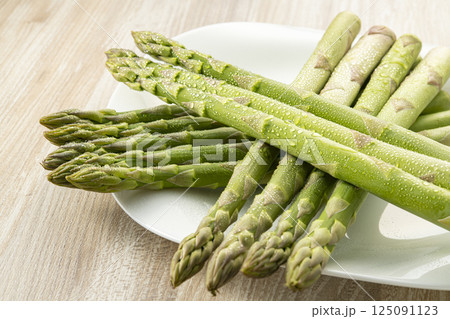 新鮮で美味しいアスパラ 新鮮で美味しいアスパラ 125091123