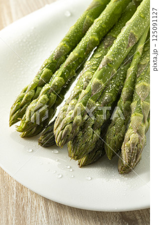 新鮮で美味しいアスパラ 125091127