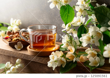 Jasmine tea and fresh jasmine flowers. 125091561