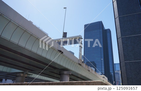 日本橋高架下から覗く都市風景 日本橋高架下から覗く都市風景 125091657