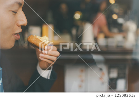 coffee shop 125092618