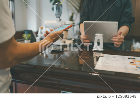 coffee shop 125092649